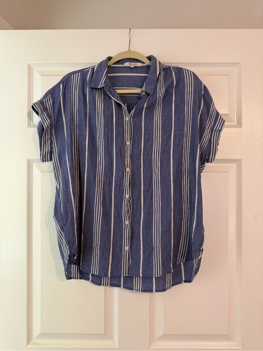 100% Cotton Madewell Blue and White Vertical Stripe Button-Down Shirt